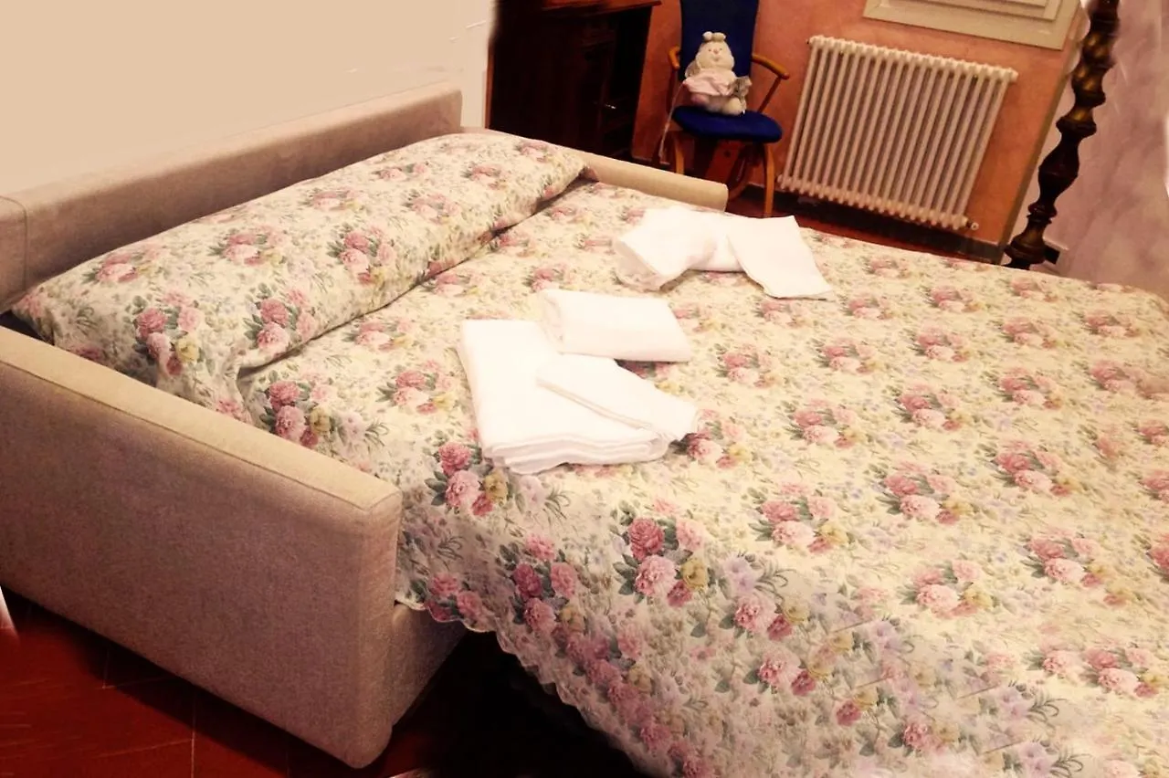 Apartment Anfiteatro House Romantica Lucca