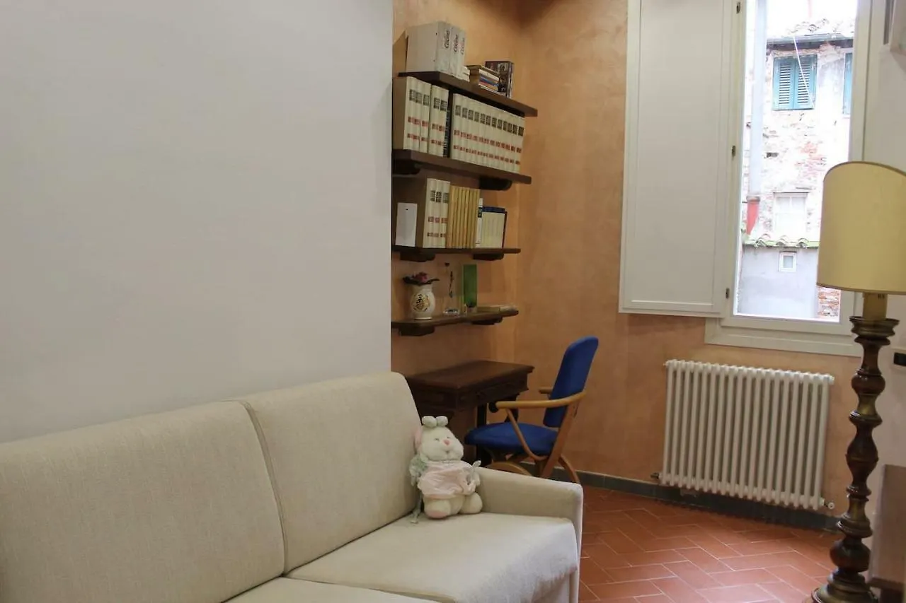 Apartment Anfiteatro House Romantica Lucca Italy